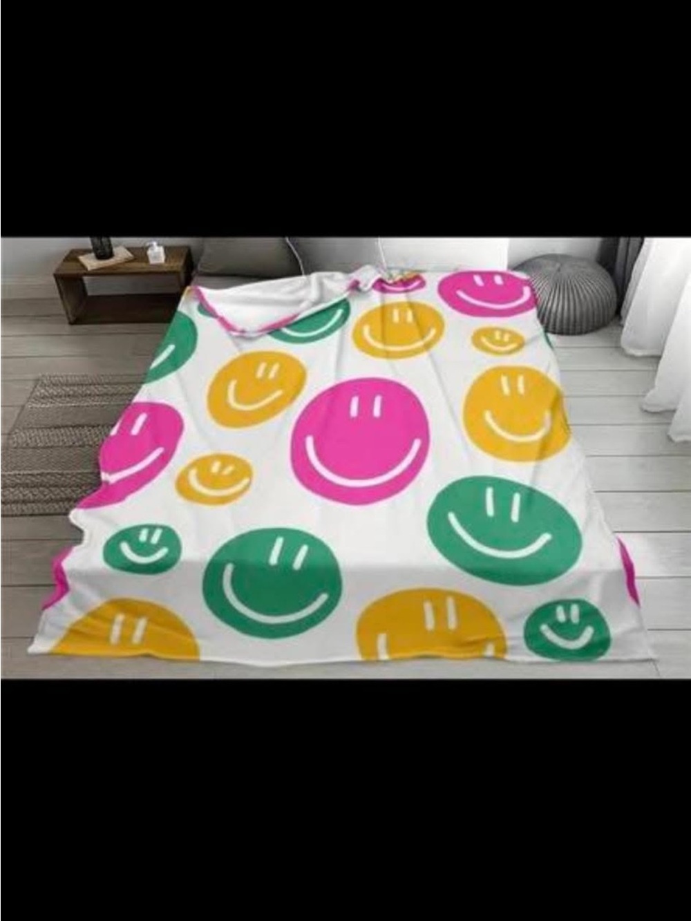 Smile Print Plush Throw Blanket - Pink, Green & Yellow